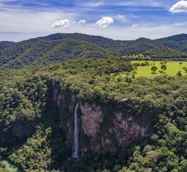 Vista aérea cachoeira Boca da Onça Bonito MS Brasil Bonito Incomparável